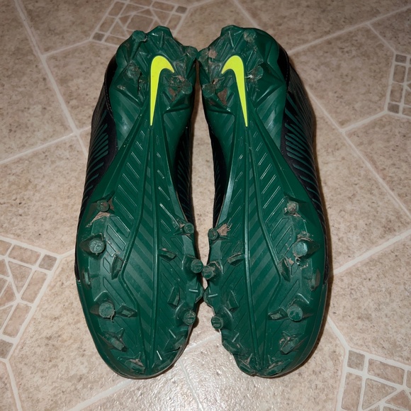 Nike cleats size 6y - Picture 7 of 7